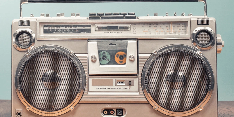 Sejarah Panjang Perjalanan Penyiaran Radio FM Dan AM