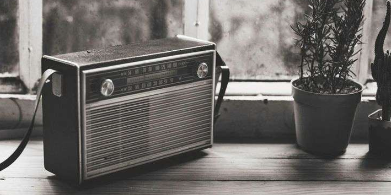 Revolusi Penggunaan Radio Dan Prediksi Updatenya